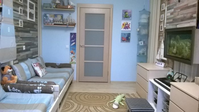 Кровати в ряд в детской для мальчиков